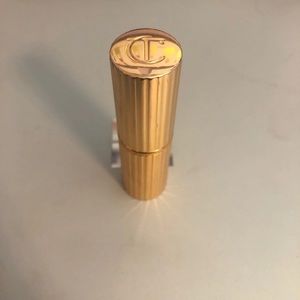 Charolette tilbury hot lips Kim k w